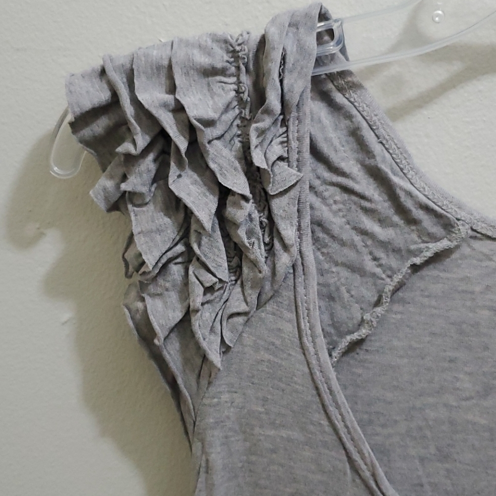 🔴2 for $10🔴 GREY RUFFLE TOP - Picture 2 of 4